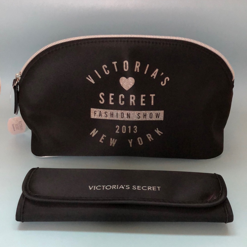 NWT Victoria’s Secret make up 3 Brushes & Bag limited edition 2013